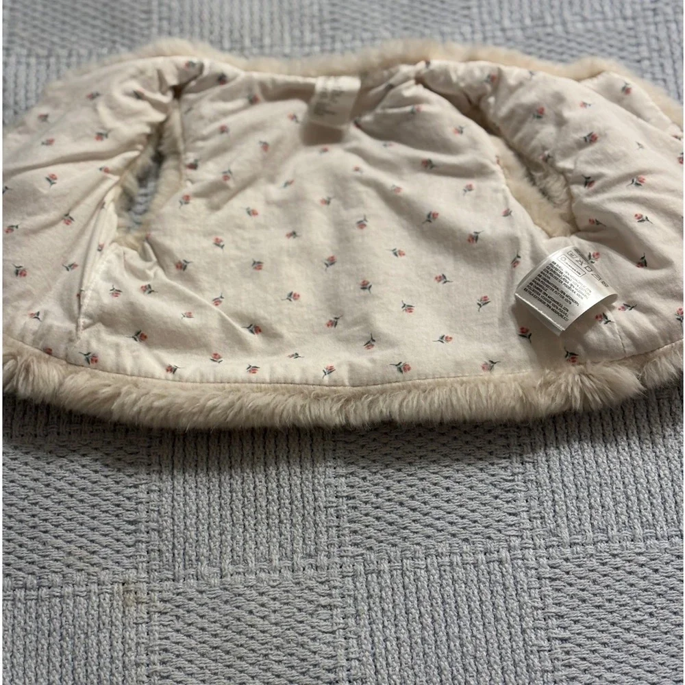H&M Faux Fur Vest Sleeveless Button Up Cream‎ Beige Girl's Size 4-6M EUC cute